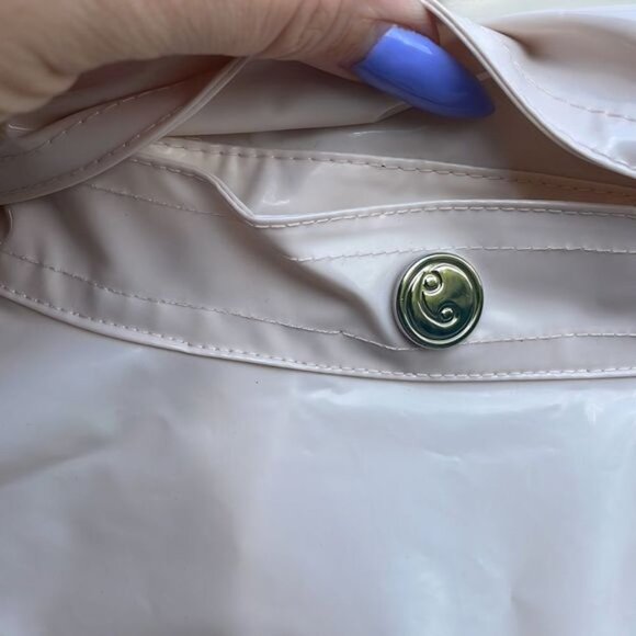 Cream Trench Coat with Classic Collar and Oversized Fit - Picture 12 of 16